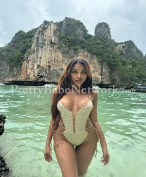 Let's Connect! Myself Dahlia, Model Escort from Philippines in Kolkata