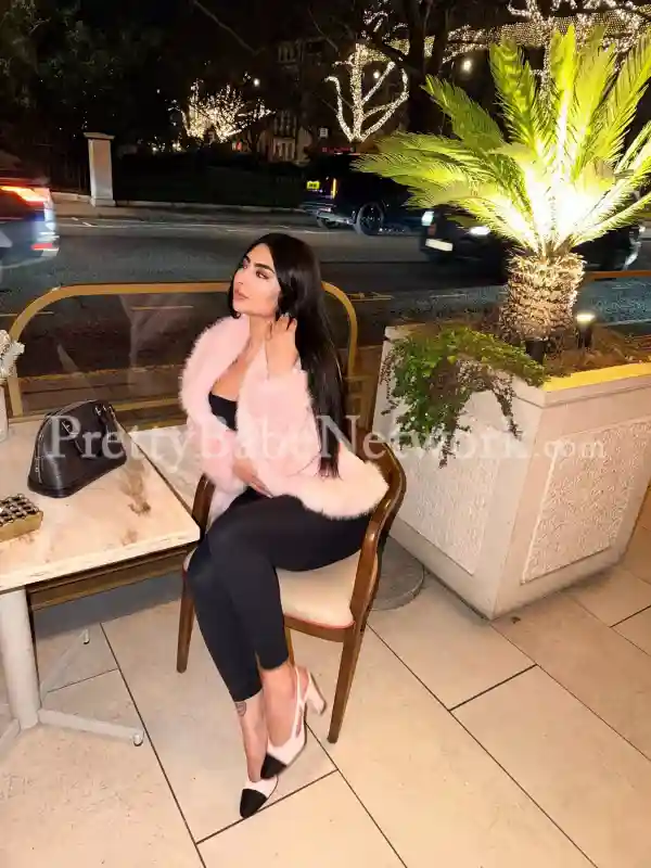 Moroccan Flight Attendant Elite Escort Fatiha Now in Central Park, Kolkata