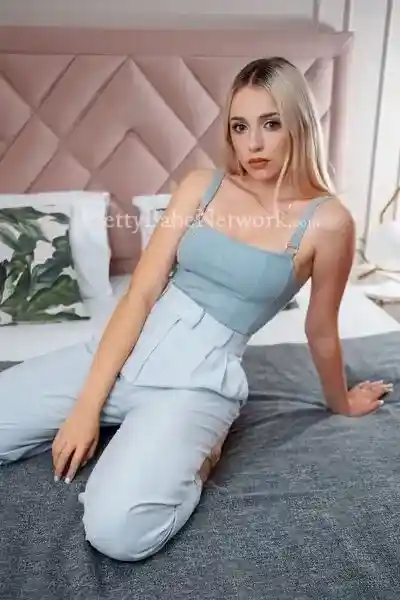 Book Young Escort From London Sophie Via WhatsApp in Chinar Park, Kolkata Tonight!