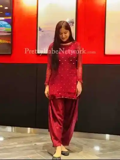 Bengali Escort Monali Invites You to Her Apartment to Enjoy Sex Services