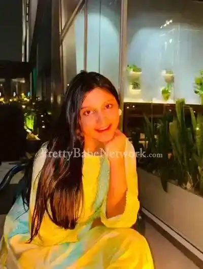Bengali Escort Monali Invites You to Her Apartment to Enjoy Sex Services