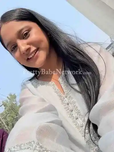 Bengali Escort Monali Invites You to Her Apartment to Enjoy Sex Services