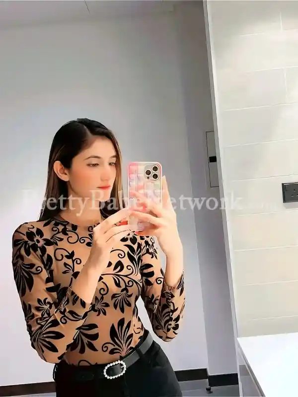 Kolkata Based High Profile Call Girl Arohi Offers Both Incall & Outcall Services