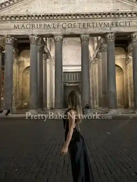 Book High-Class Escort Girl Natasha for Dinner Dates & Nightclubbing