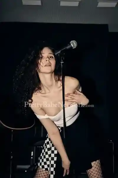 Hire Kolkata Muslim Escort Ayesha for Romantic Dates or Sex Hookups