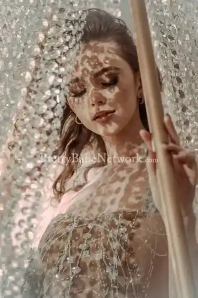 Hire Kolkata Muslim Escort Ayesha for Romantic Dates or Sex Hookups