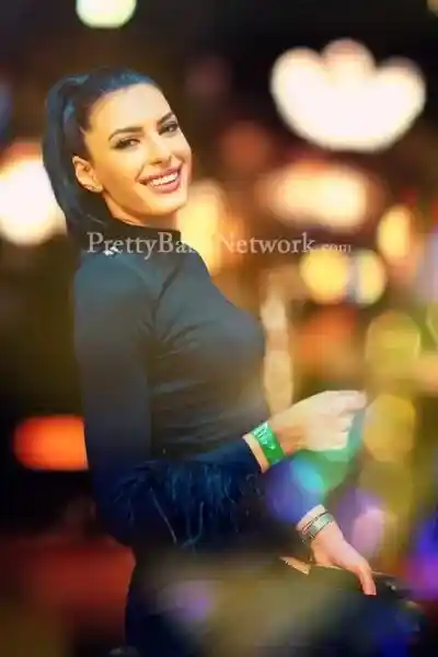 Independent Escort Neeta Looking to Meet Genuine Clients in Hazra, Kolkata