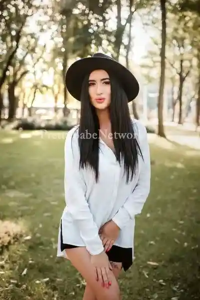 Hire Kolkata Big Boobs Escort Nisha for Intimate Lovemaking!