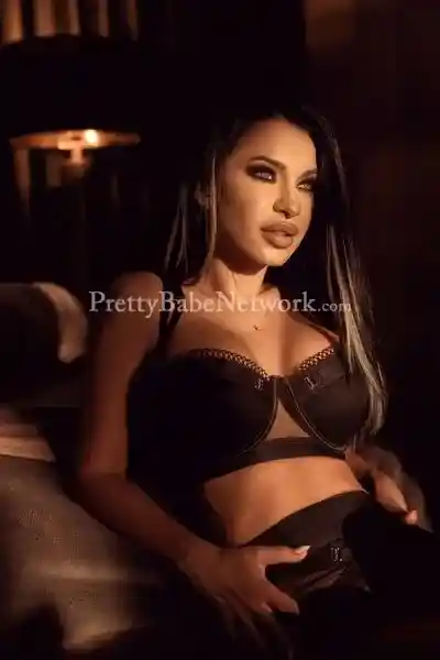 Brunette Escort Saskia Invite You For an Unfogettable Sexual Encounter