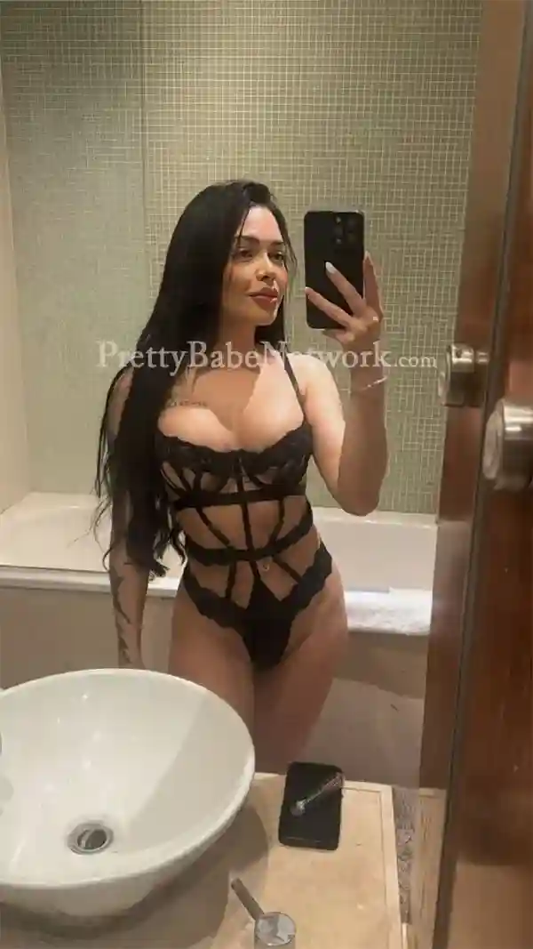 Enjoy Girlfriend Experience & Roleplay Sex With Curvy Escort Victoria