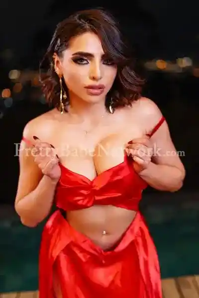 Situated on Park Hotel, Kolkata📍Model Escort Soni Can Impress You