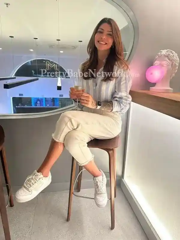 Meet Elite Female Escort Zara - A Perfect Blend of Seductive and Sensual