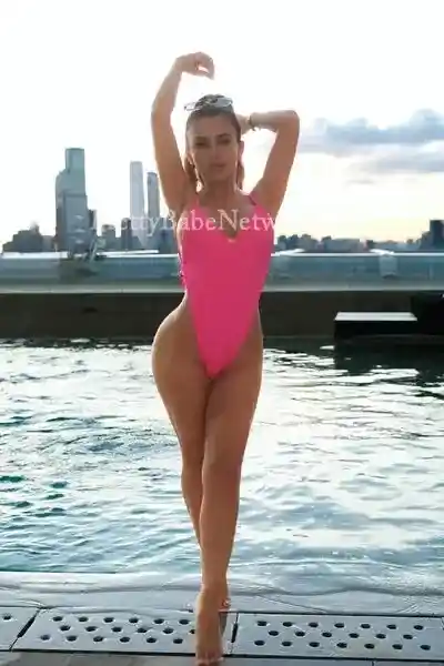 Russian Escort Girl Ysabella in Dharmatala, Kolkata Offers Threesome, 69, and Watersports