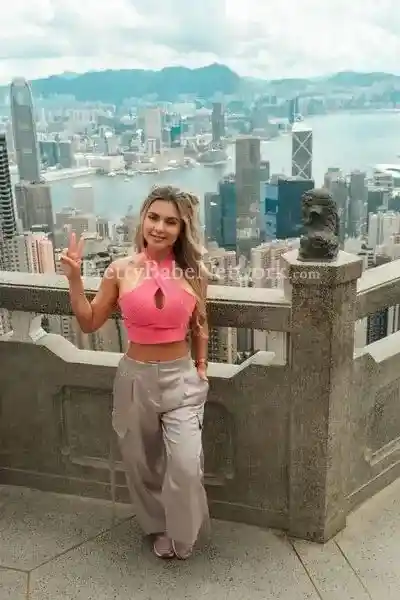 Russian Escort Girl Ysabella in Dharmatala, Kolkata Offers Threesome, 69, and Watersports