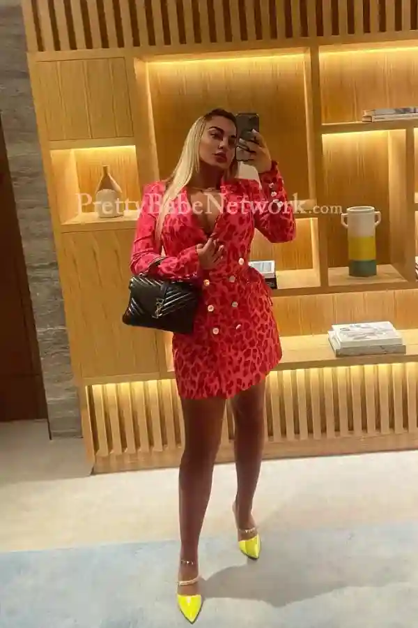 Enjoy the Elite Company of VIP Female Escort Cindy Available 24*7