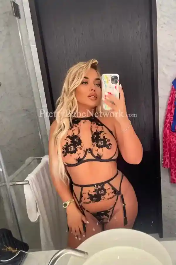 Enjoy the Elite Company of VIP Female Escort Cindy Available 24*7