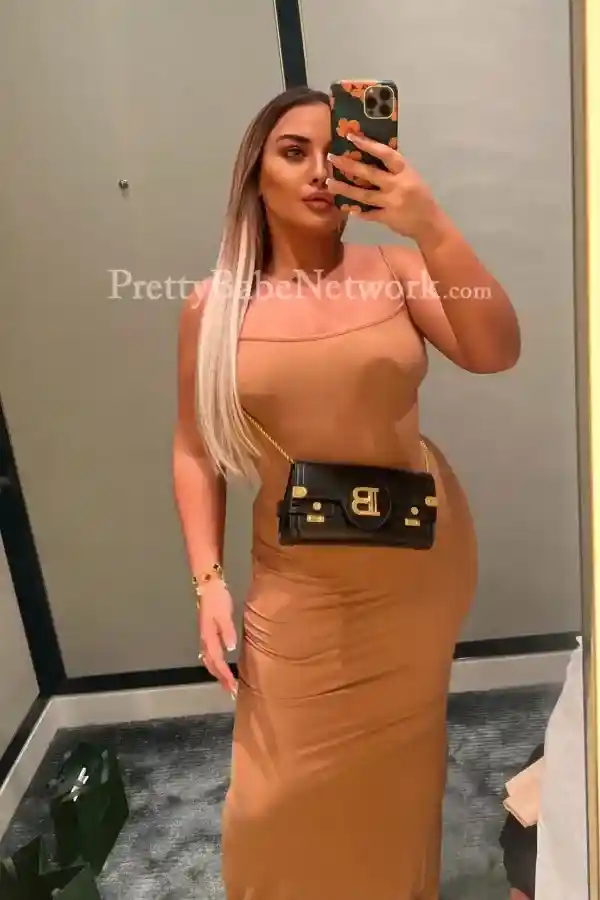 Enjoy the Elite Company of VIP Female Escort Cindy Available 24*7